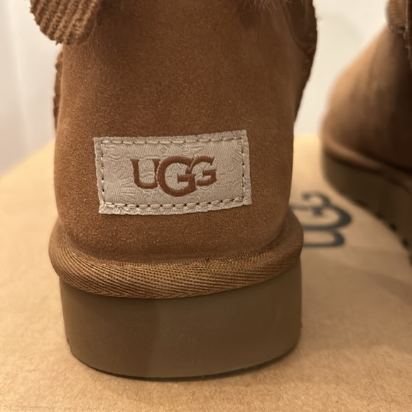 Ugg Bailey Bow Corduroy Boots size 10 women’s New in Box - Picture 7 of 14